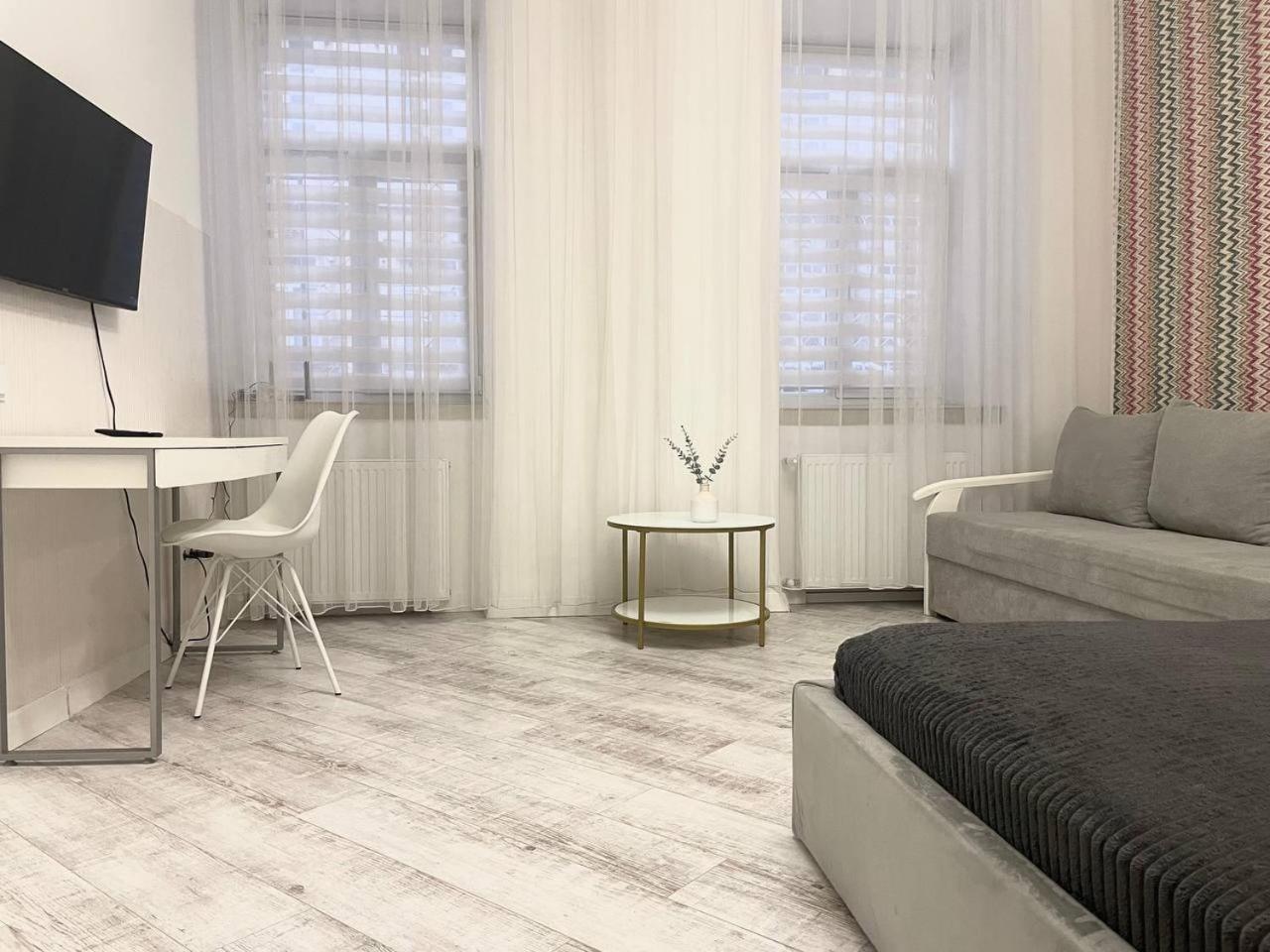 Куліша 15, Апартаменти В Центрі,Тц Форум,Оперний Lviv Luaran gambar